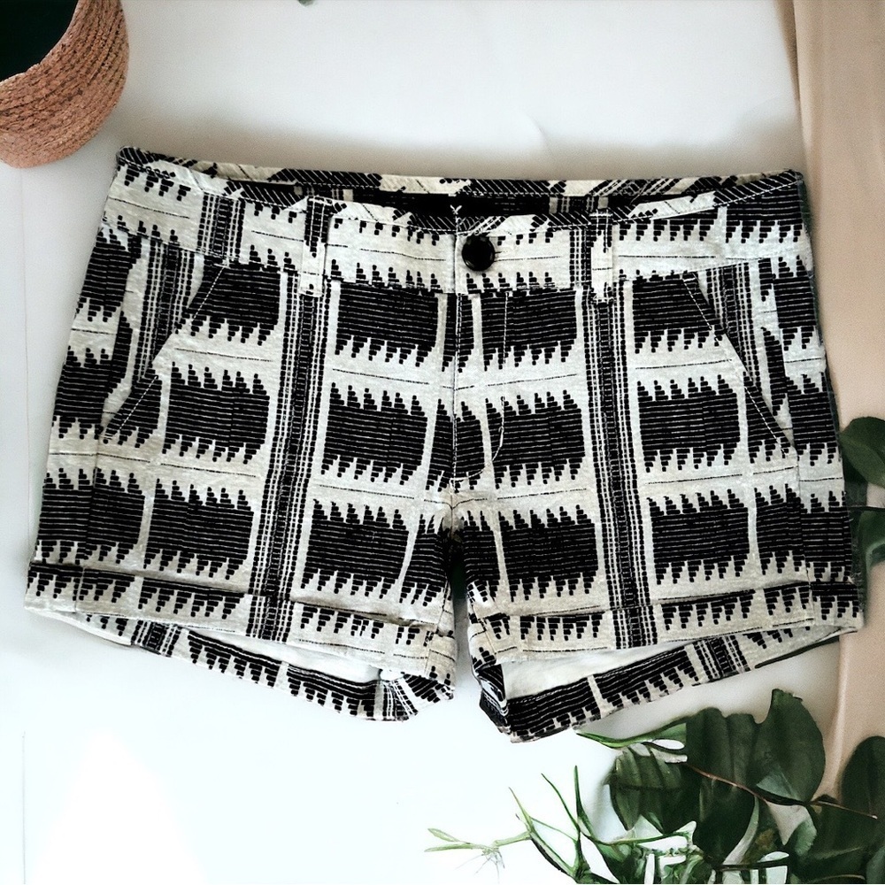 Women’s sz 6 Boho Aztec Midi Stretch Shorts Excellent